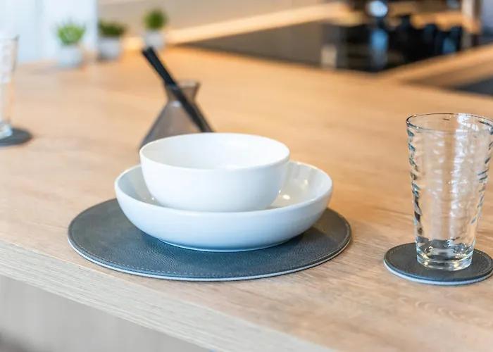 Апартаменти Centre - Balcony Views - Free Parking - Fast Wifi