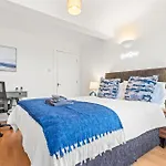 Centre - Balcony Views - Free Parking - Fast Wifi