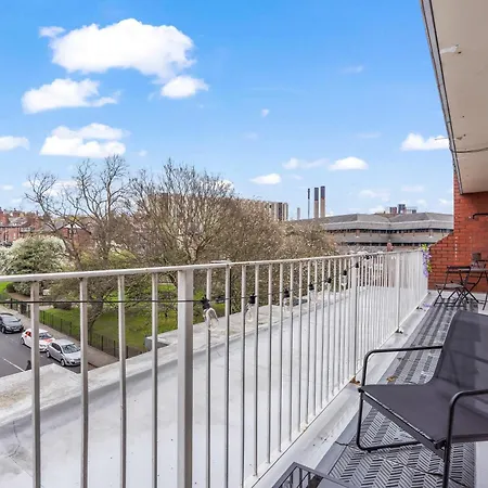 Centre - Balcony Views - Free Parking - Fast Wifi * Leeds (West Yorkshire)