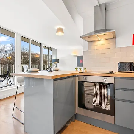 Appartement Centre - Balcony Views - Free Parking - Fast Wifi