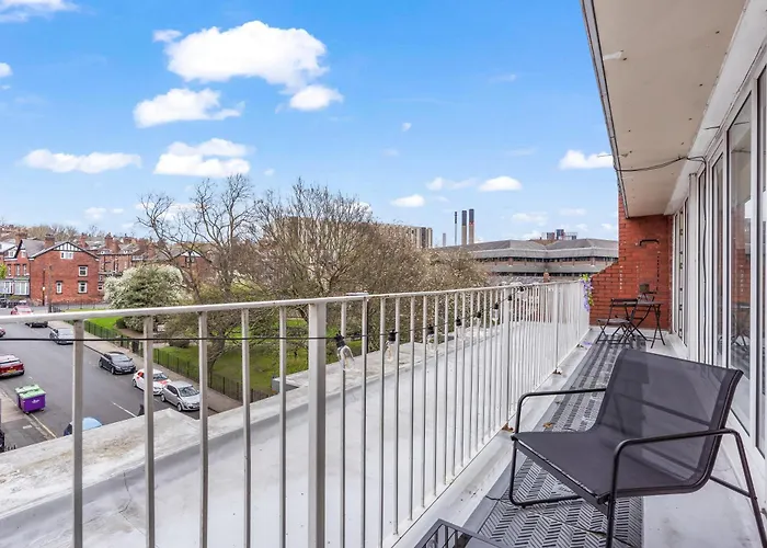 Centre - Balcony Views - Free Parking - Fast Wifi * Leeds (West Yorkshire)