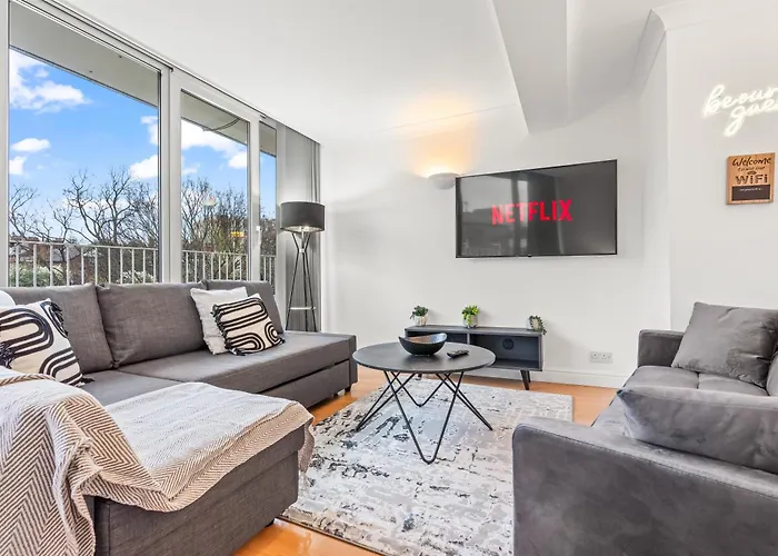 Centre - Balcony Views - Free Parking - Fast Wifi * Leeds (West Yorkshire)