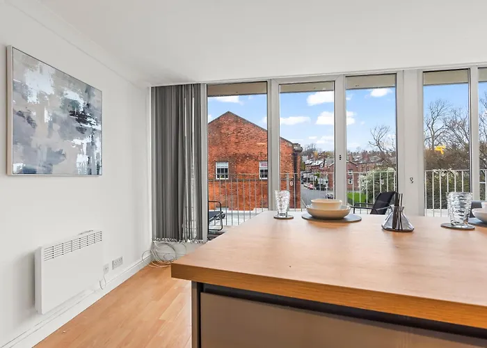 Apartamento Centre - Balcony Views - Free Parking - Fast Wifi