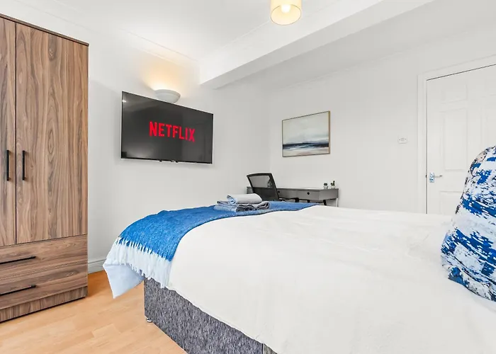 Centre - Balcony Views - Free Parking - Fast Wifi شقة ليدز