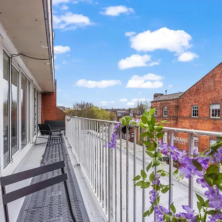 Centre - Balcony Views - Free Parking - Fast Wifi * Leeds (West Yorkshire)